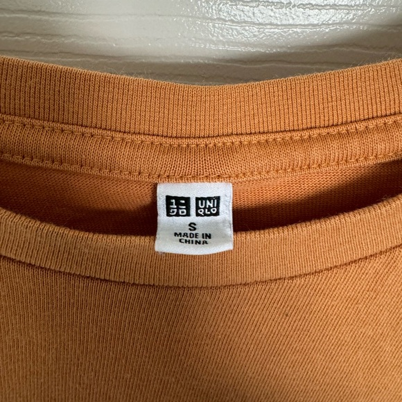 Uniqlo Lightweight Tee - Picture 2 of 3